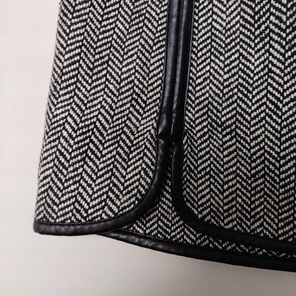 Joe Fresh Herringbone Tweed Black and White Mini Skirt Size 2 - Picture 3 of 10